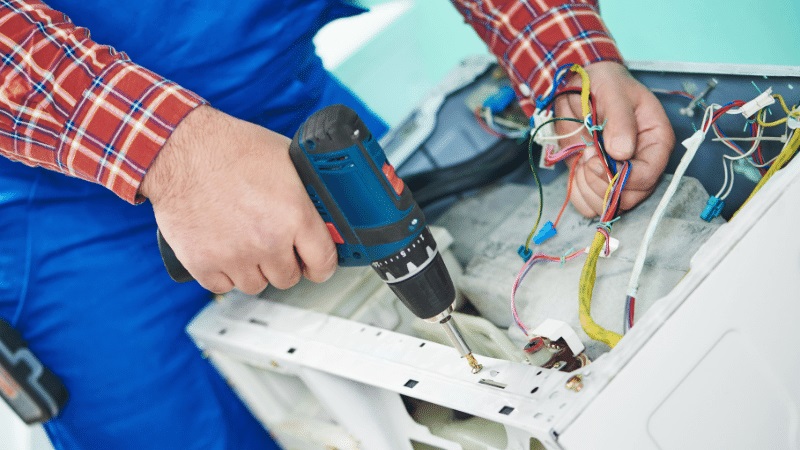 Kemalpaşa Siemens Siemens çamaşır makinesi kart tamiri – Su almama arızası orijinal parça ile giderildi. - Teknik servis örneği